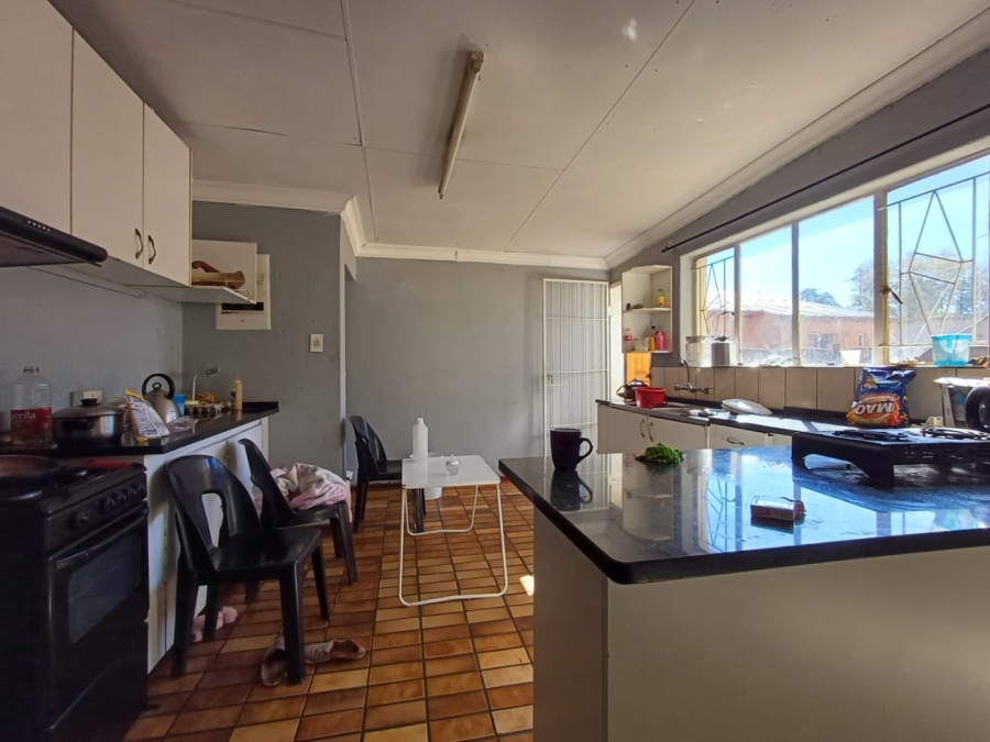 6 Bedroom Property for Sale in Randlespark North West